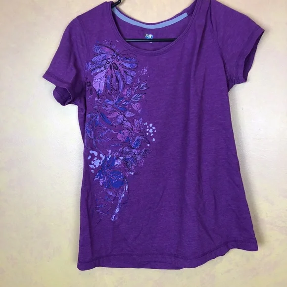 Woman’s blouse, size medium - Picture 3 of 8